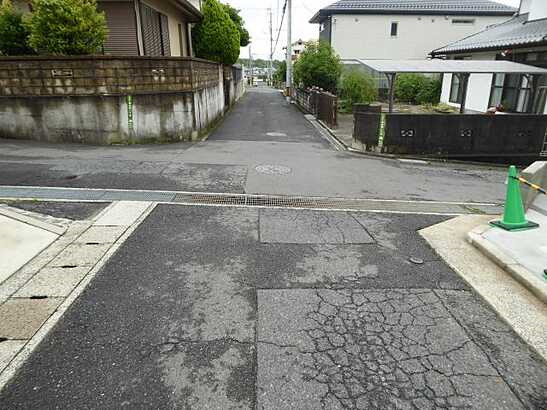 【前面道路含む現地写真】