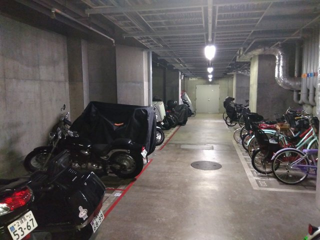 朝日メトロステージ西巣鴨の駐車場