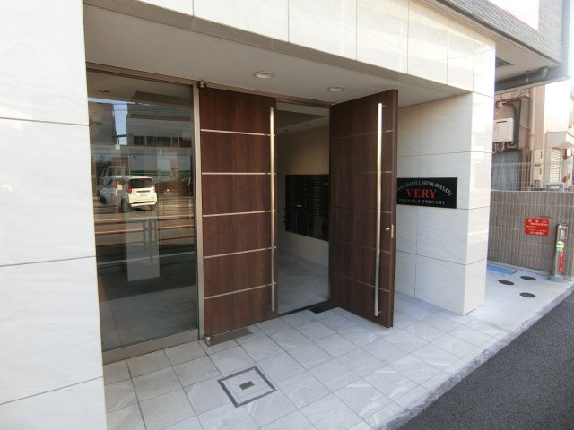 グランリーヴェル新川崎ベリーのエントランス