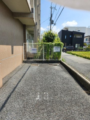 【居間・リビング】 | 平松3丁目駐車場