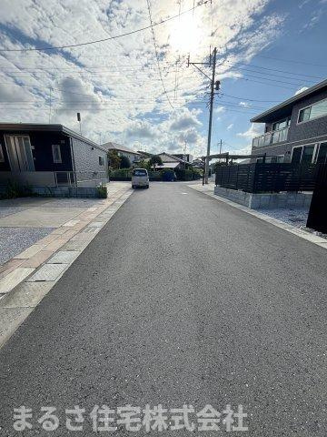 セキスイハイム施工　未入居戸建の前面道路含む現地写真