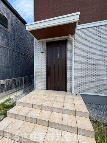 セキスイハイム施工　未入居戸建のエントランス