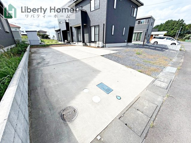 水戸市鯉淵町　中古戸建の駐車場