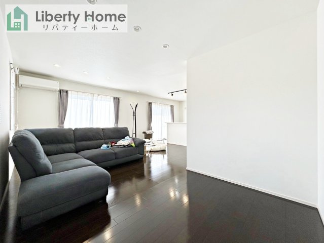 水戸市鯉淵町　中古戸建の居間・リビング