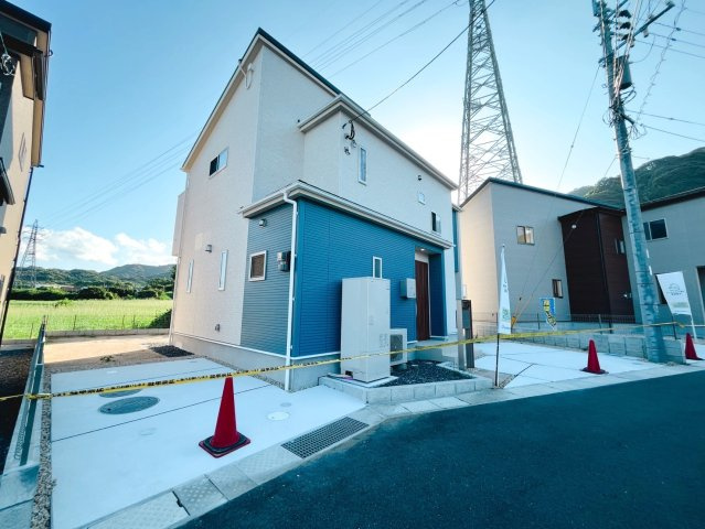 苅田町大字集　(新築一戸建て)の外観|駐車スペースもしっかり確保♪裏庭も♪【苅田町　新築一戸建て】