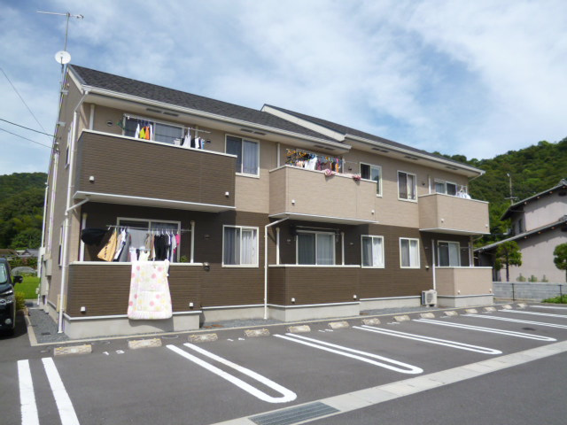 倉敷市福田町古新田のアパートの駐車場