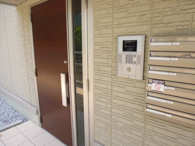 倉敷市連島２丁目のアパートのエントランス