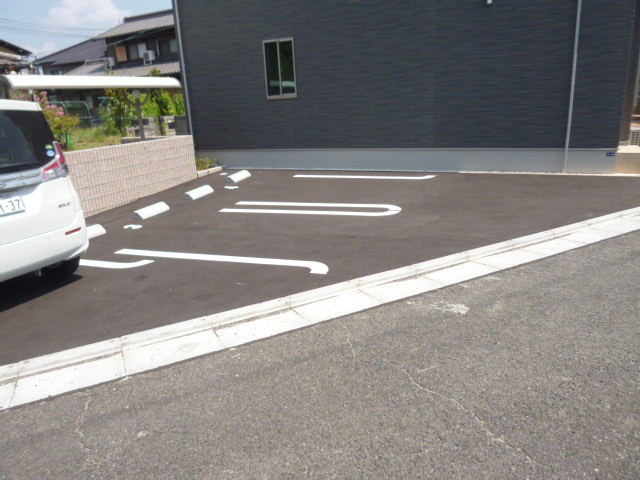倉敷市亀島２丁目のアパートの駐車場