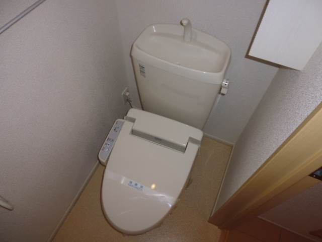 倉敷市東塚３丁目のアパートのトイレ|シャワー付きトイレ