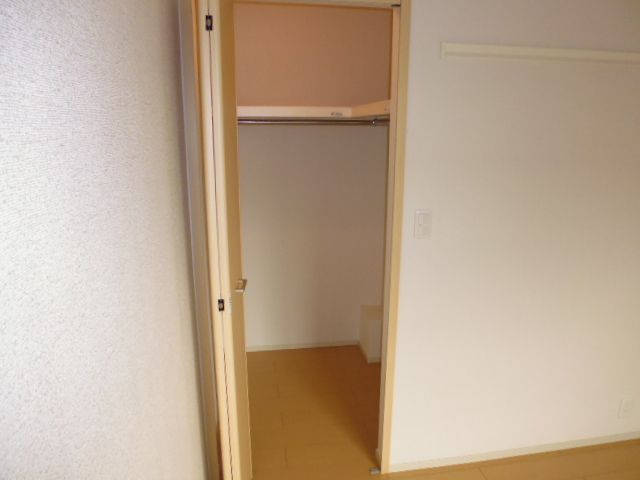 倉敷市東塚３丁目のアパートの収納|ウォークインクローゼット
