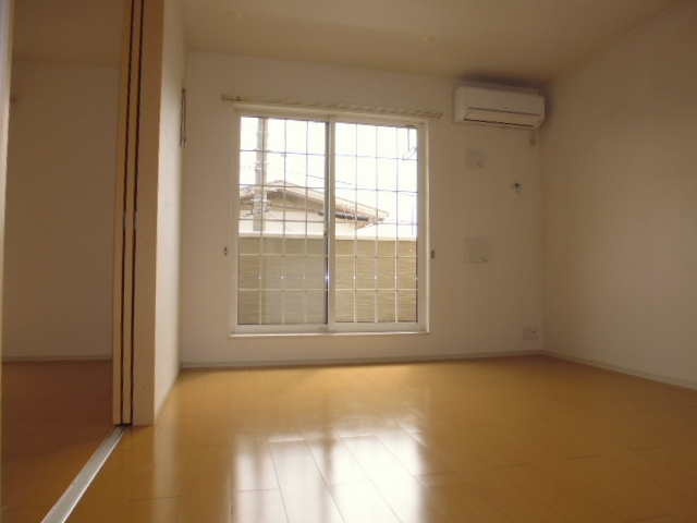 倉敷市東塚３丁目のアパートの居間・リビング