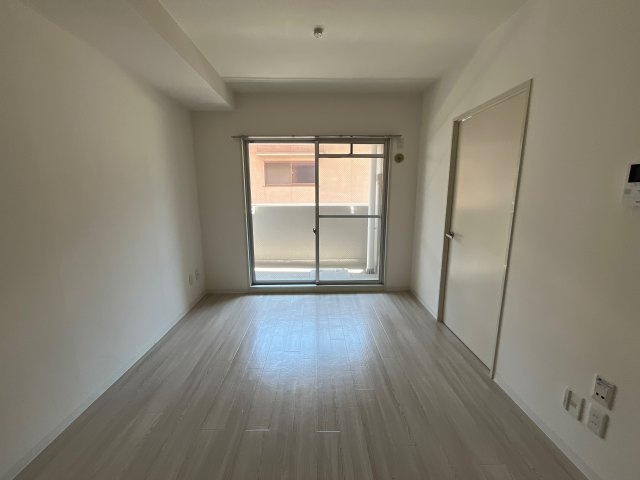 シャトー三和青山の洋室