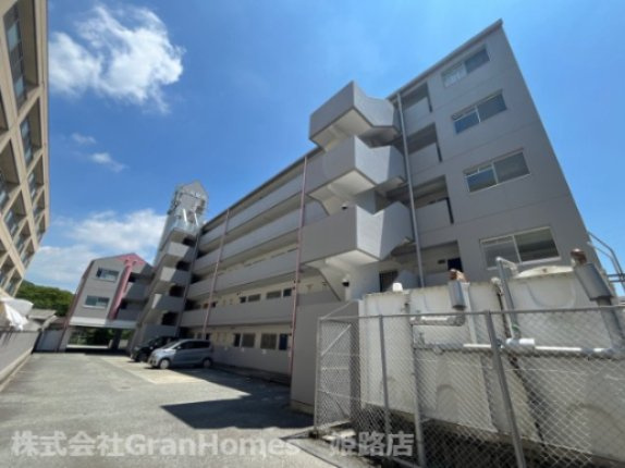 シャトー三和青山の外観