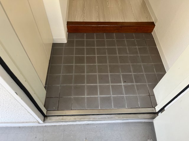 シャトー三和青山の玄関