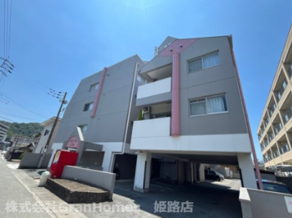 シャトー三和青山の外観