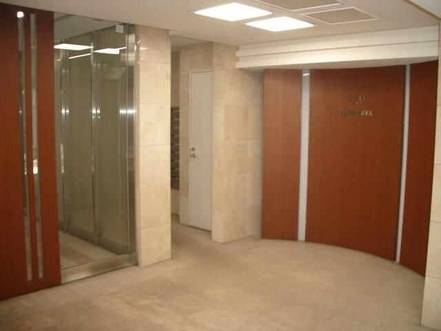 日神デュオステージ幡ヶ谷のエントランス