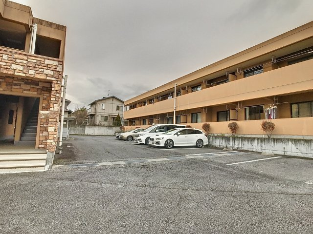 キラリ輝いて魅せようゾの駐車場|駐車場が広いのも嬉しい＾＾