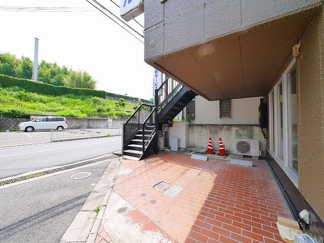 阪奈ビル（中菜畑）のエントランス|落ち着いたエントランスです