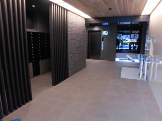 【エントランス】 | エレベーター2基付き、お洒落なエントランスです。
