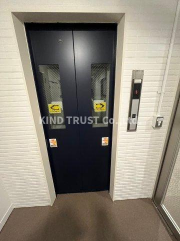 長柄エンビィハイツの玄関|明るい玄関です