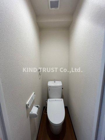 長柄エンビィハイツのトイレ|落ち着いた色調のトイレです