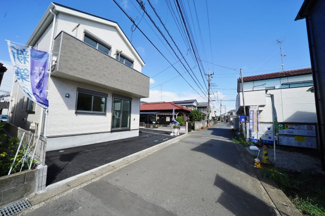 【横浜市瀬谷区宮沢2-28-14全2棟新築戸建て】★仲介手数料無料★（原小学校・原中学校）の前面道路含む現地写真