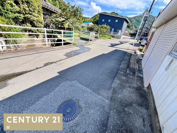 海南市重根　土地の前面道路含む現地写真