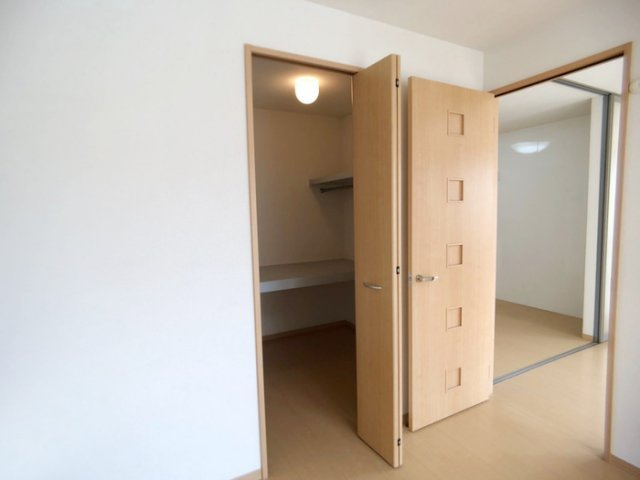 メゾンクオーレ Ｄの収納|ウォークインクローゼット
