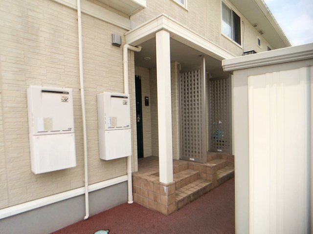メゾンクオーレ Ｄの玄関|玄関前