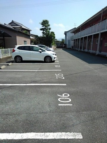 シティハイツの駐車場|駐車場があるので、車を買う予定の方も安心です
