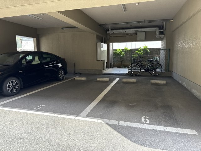 コーポラス神子岡の駐車場