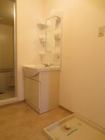 セジュールＫの洗面所|便利な収納スペースです