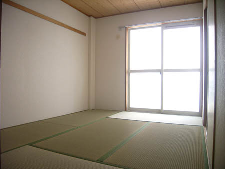 パレスさくらBの和室|落ち着いた雰囲気の和室付きです