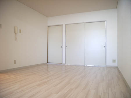 パレスさくらBの内装|明るい色調の室内です