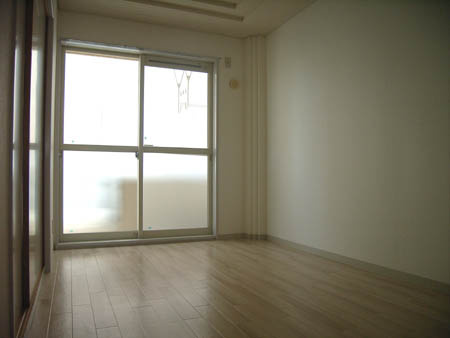 パレスさくらBの洋室|ゆったりした洋室です