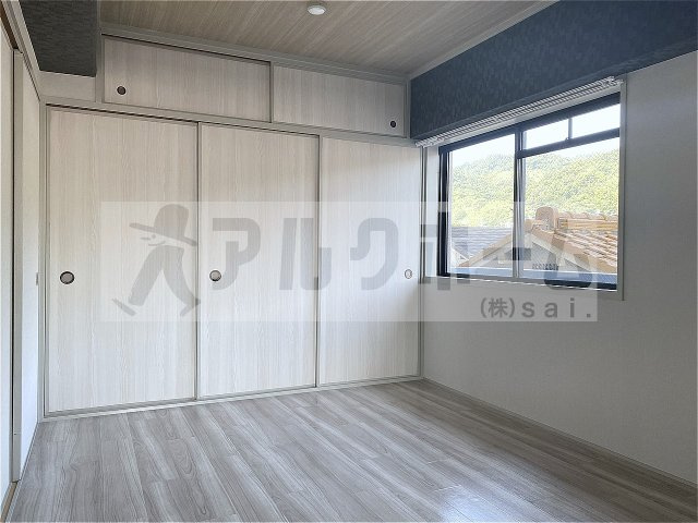 ハイグレード堅下の洋室