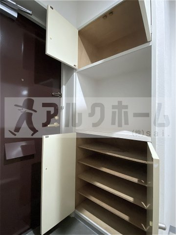 ハイグレード堅下の玄関