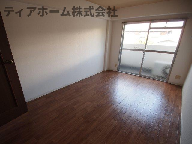 五條市住川町の賃貸マンションの居間・リビング