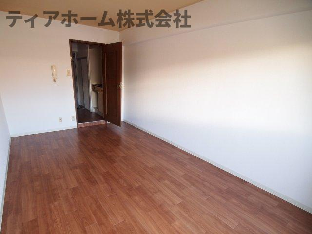 五條市住川町の賃貸マンションの居間・リビング