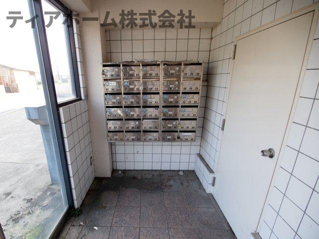 五條市住川町の賃貸マンションのエントランス