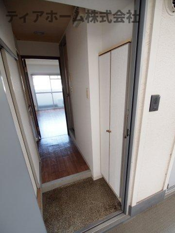 五條市住川町の賃貸マンションの玄関|きれいな玄関です