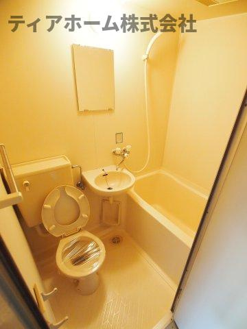 五條市住川町の賃貸マンションの洗面所|忙しい朝には欠かせない洗面所です