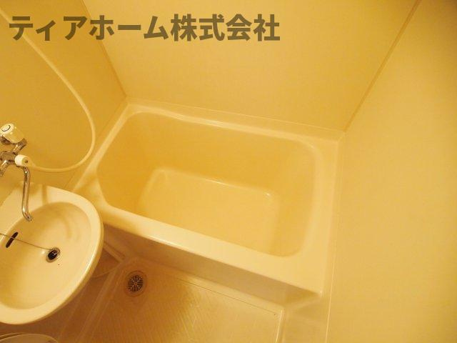 五條市住川町の賃貸マンションの浴室|ゆったり過ごせるお風呂です