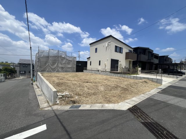 日進市南ケ丘３丁目の売地の前面道路含む現地写真