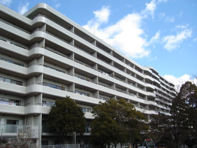 阪急逆瀬台アヴェルデ3番館の外観