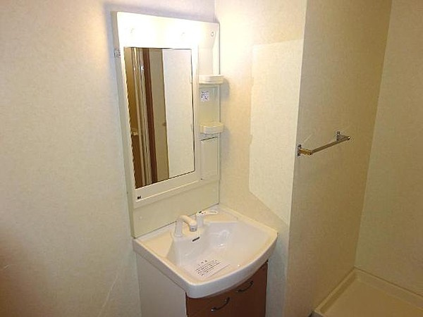 コンフォール山法師の洗面所|脱衣スペースもあります