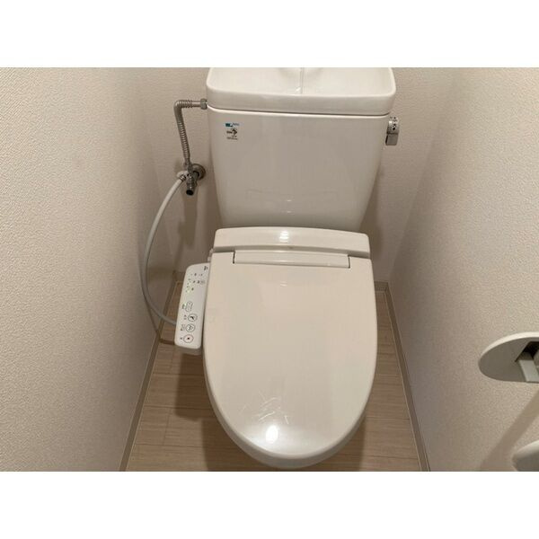 シャルル泉大津のトイレ|落ち着いたトイレです