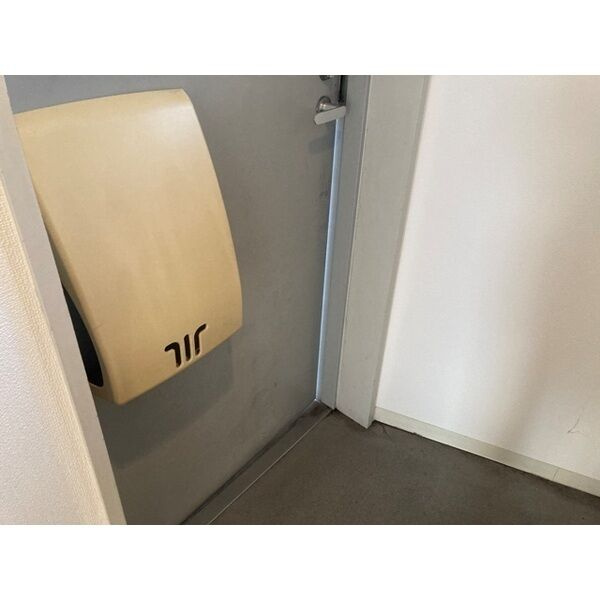 シャルル泉大津の玄関