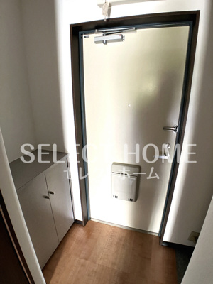 【玄関】 | ジュネス御堂坂　Ｂ棟 | 収納もある玄関です