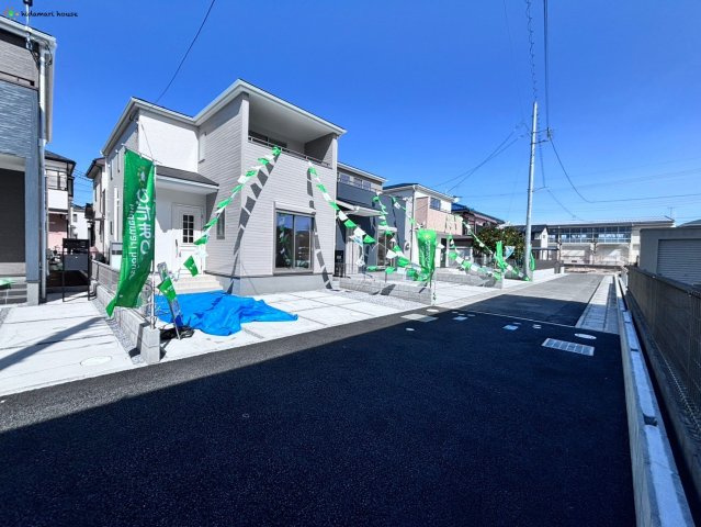 上尾市東町　新築戸建　リーブルガーデン02の前面道路含む現地写真
